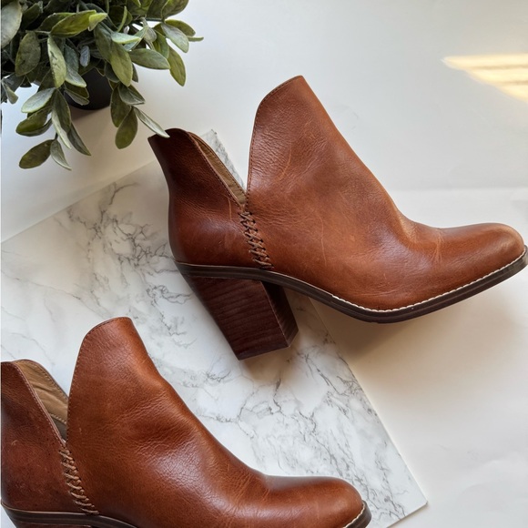 Crown Vintage Firiat Bootie size 9 Color Cognac NWOT - Picture 3 of 12